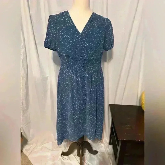 NWT Flowy Blue Mid Calf Dress. V-neck. Smocked Waist. Lined. Sz Medium - Picture 1 of 8